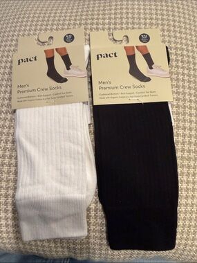 Pact Men's Crew Sock Duo — White & Black- Fits Size 9-13